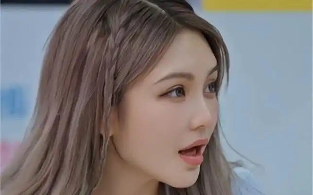 周扬青称我是网红不是艺人 此前还有人让她演女一号,但她觉得自己