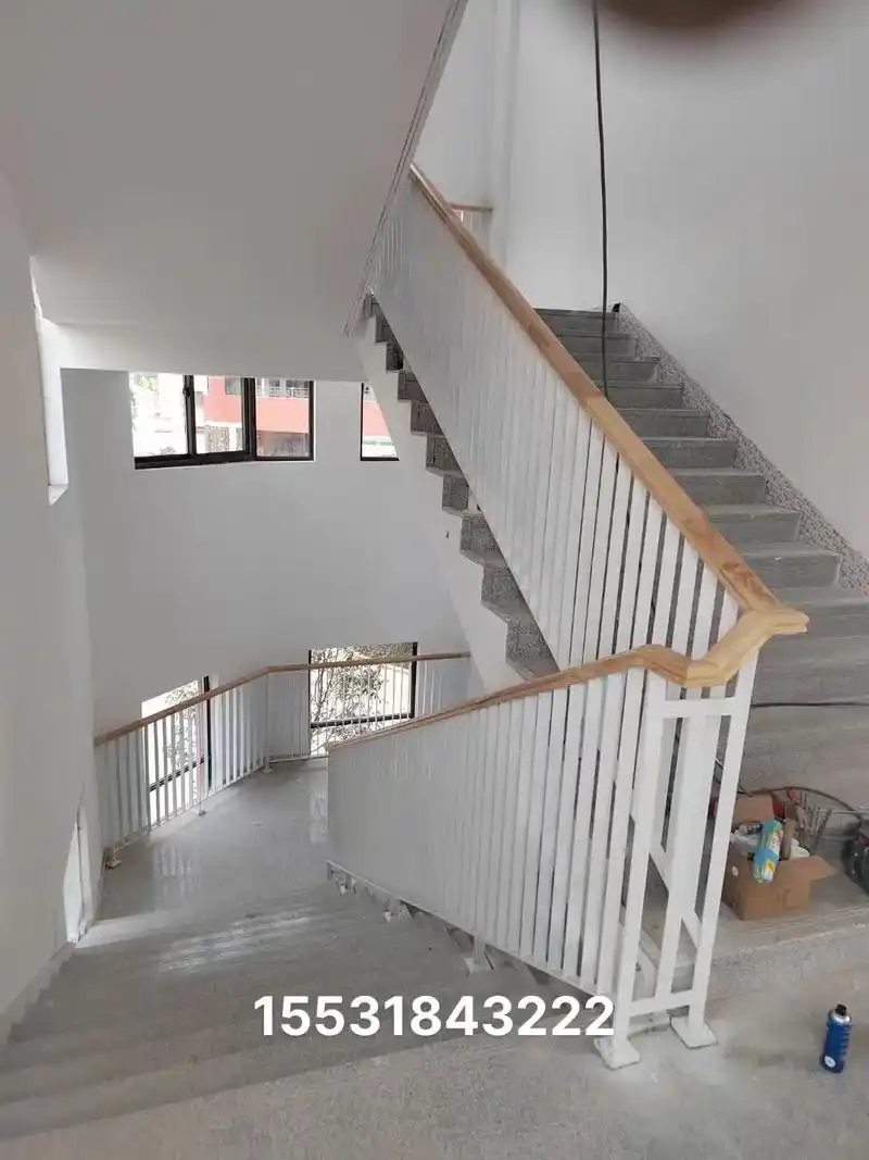 冷拔钢楼梯扶手安装效果图 - 抖音