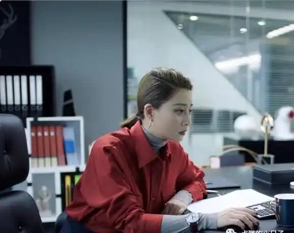 看《正青春》刘敏涛和殷桃的穿搭,才明白职场穿搭细节上的讲究_西装