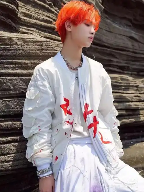 黄明昊壁纸justin黄明昊黄明昊发光瞬间今天是红发少年郎