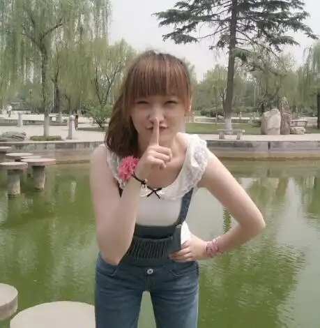 今天我们就来说说自己爆料称是张艺兴前女友的李琪琪.