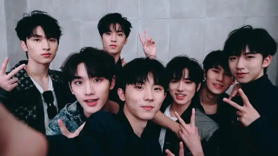 今天的纪录片真的是太好哭了,这真的是太爱合照了#tnt时代少年团