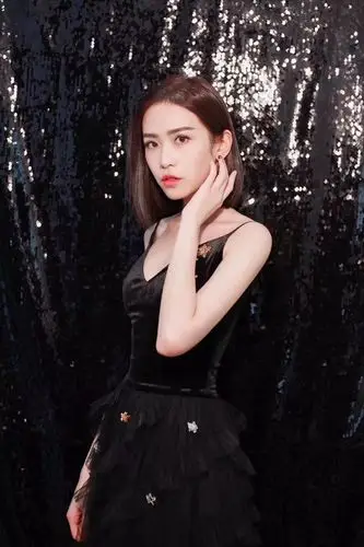 上海三围:87,61,92身高:168cm民族:汉族国籍:中国中文名:刘美彤明瑄