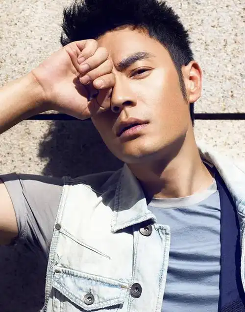 演员李光洁:与郝蕾离婚后,为何转身娶了小12岁的演员隋雨蒙?