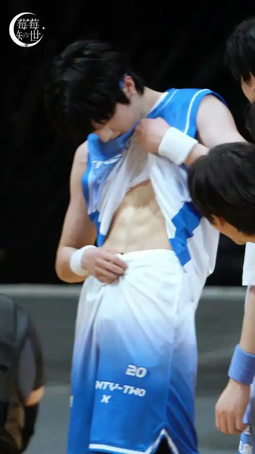 朱志鑫露腹肌##22x日志