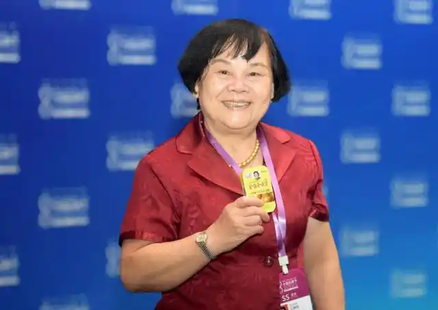 从传奇女企业家,到公司被迫"退市",她把一副好牌打得稀烂