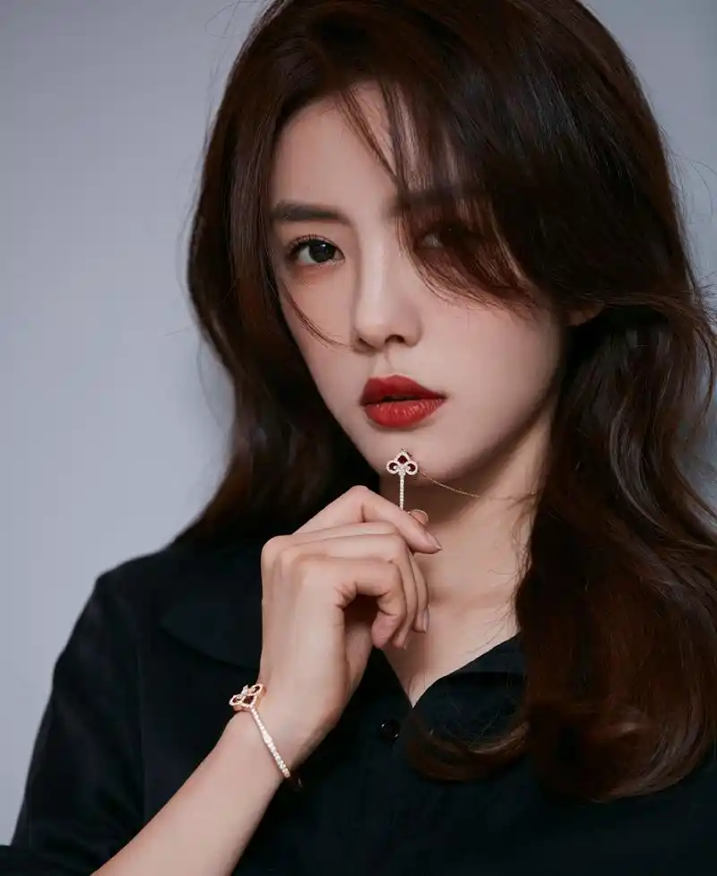 蔡文静美得那么动人