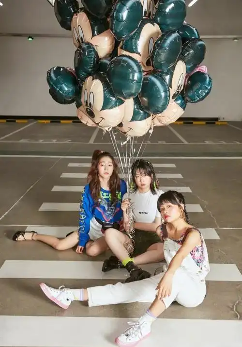 "最丑女团"3unshine终于逆袭,硬照穿搭走青春少女风,顺眼多了!