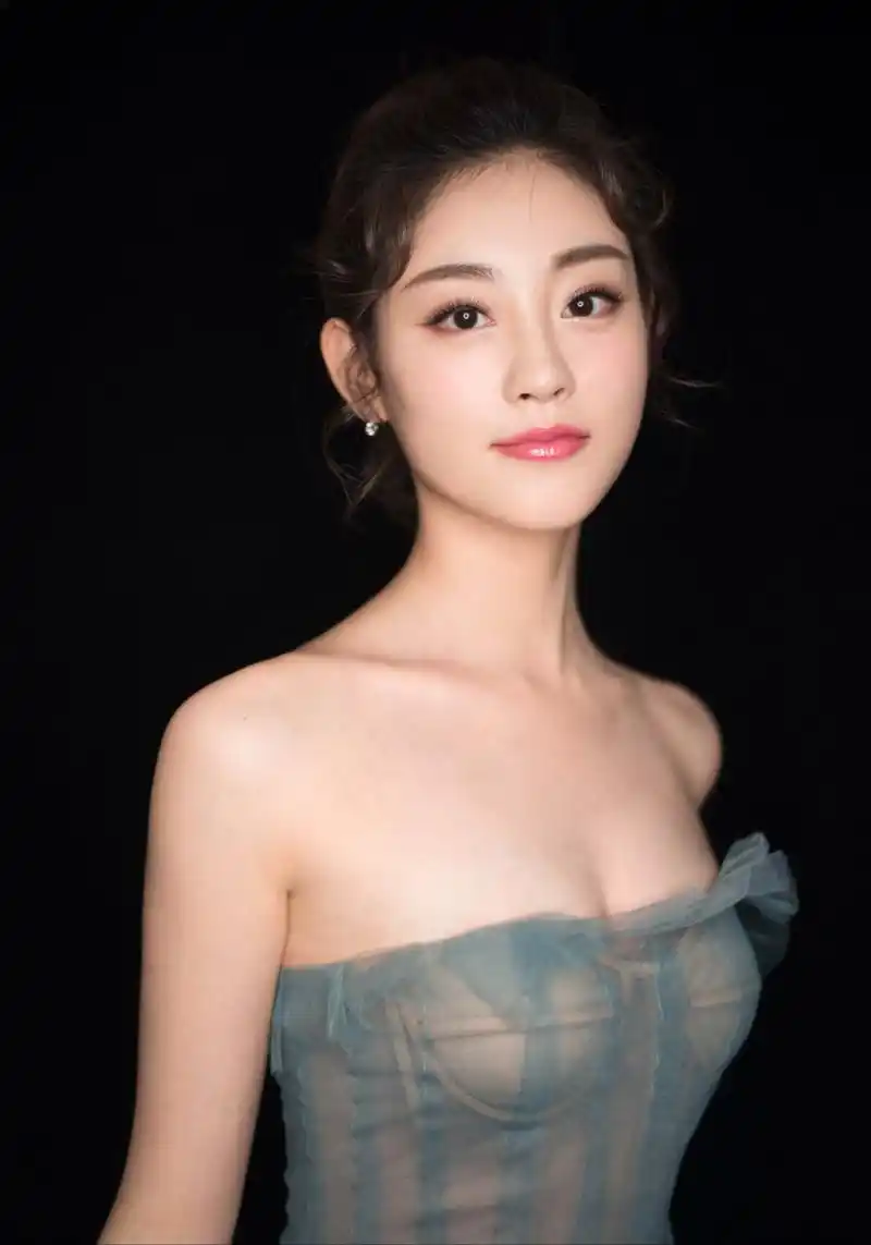 祝绪丹牛仔热裤美腿02修长,青春有活力#明星生图大赏