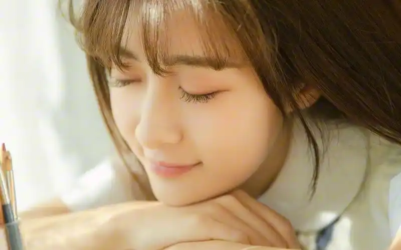 治愈系校花美女高清桌面壁纸