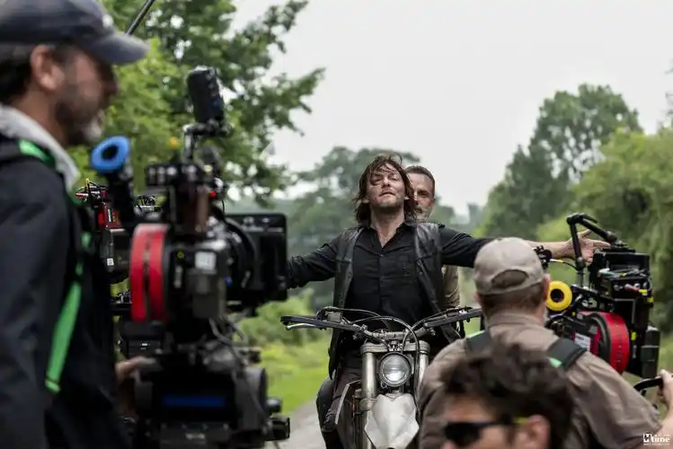 行尸走肉第9季曝新剧照片场照