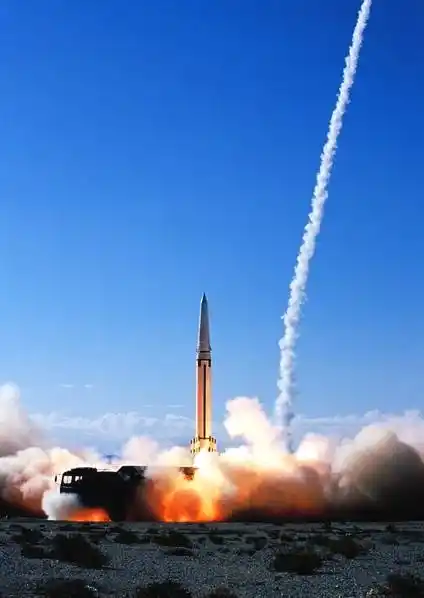 火箭军发射多型弹道导弹 东风15令人震撼