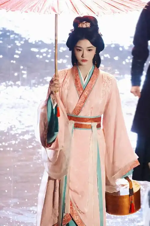 孔雪儿九重紫古装