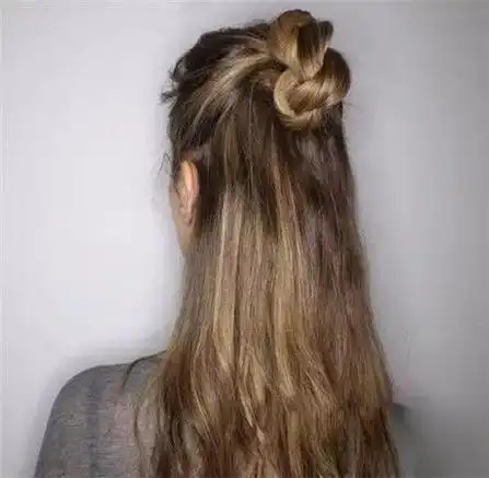 长头发半丸子头