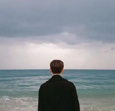 情侣头像 唯美 清新 帅哥 海 背影