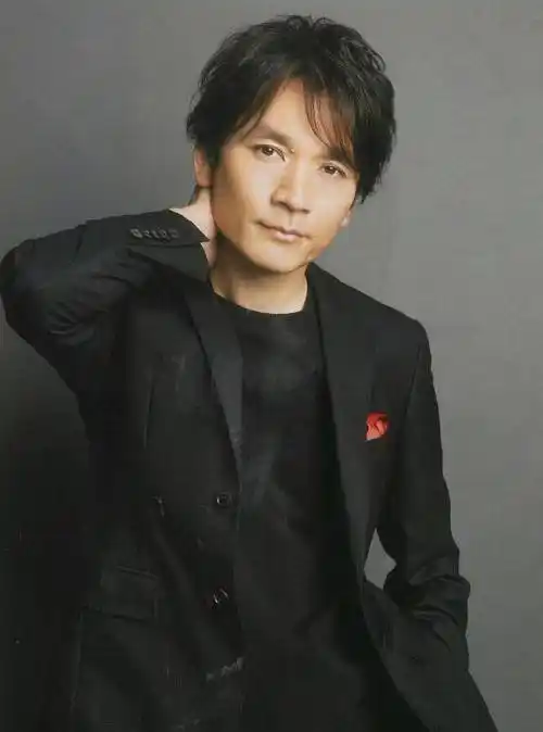 原创长野博近期写真公开虽然明显老了但依旧能举起神光棒变身迪迦