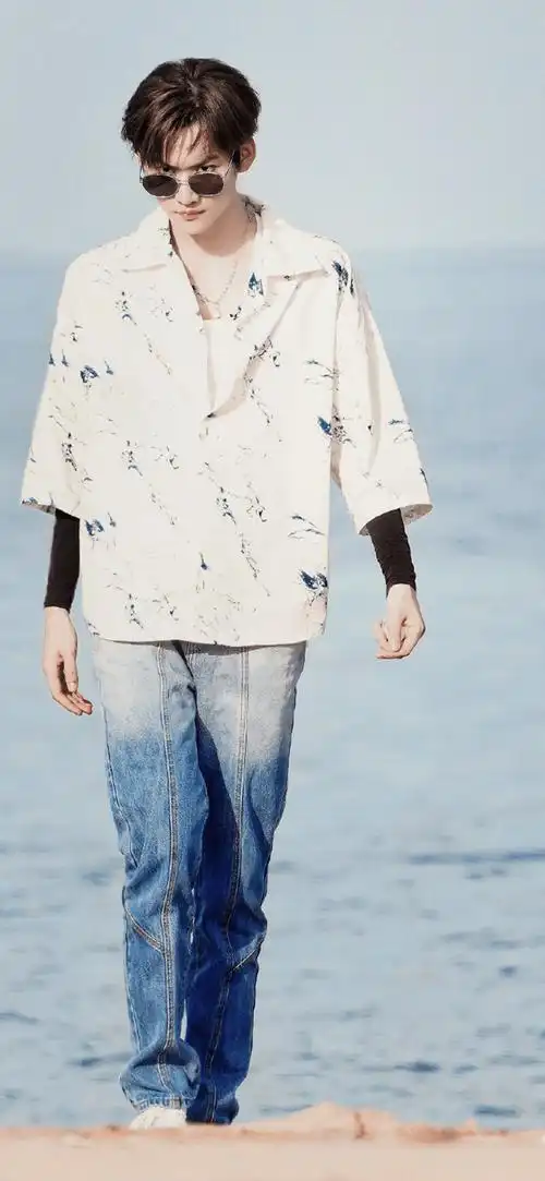 明星壁纸周柯宇壁纸来咯