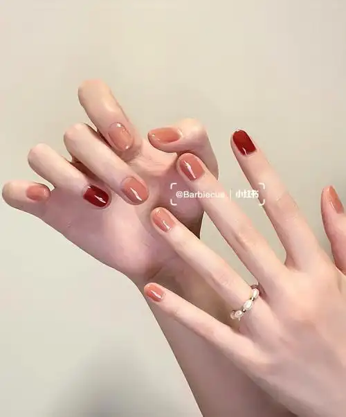 跳色美甲软嫩藕粉棕红橙闪搭配