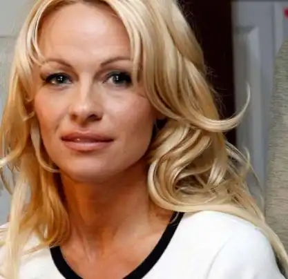 帕米拉·安德森(加拿大女演员)_尚可名片