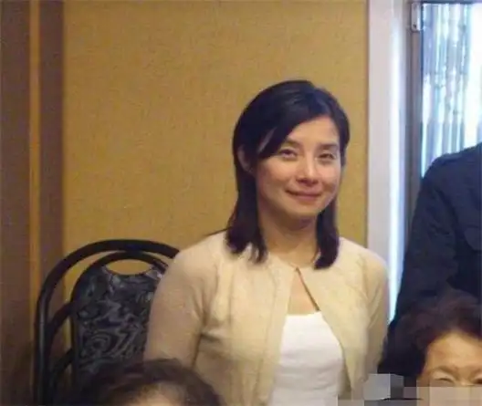 瑶女郎岳翎现状温哥华图片怎么成了这幅样子 岳翎的老公是谁