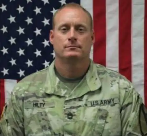 根据美国方面报道称,一名美军士兵在叙利亚代尔祖尔省埃斯苏尔村被杀.