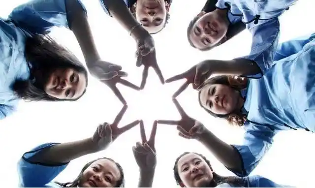 大学集体照 创意毕业照 航拍:聚摄影像带你"花样晒青春"