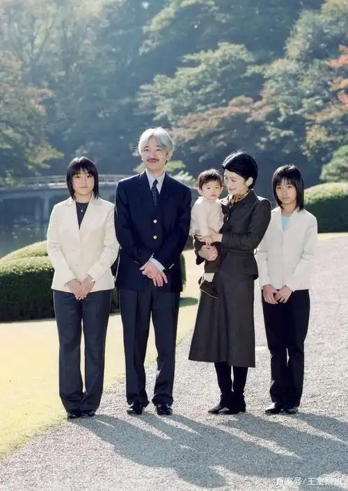 日本仨公主生日照,爱子女大十八变,佳子肤白貌美,真子最开心