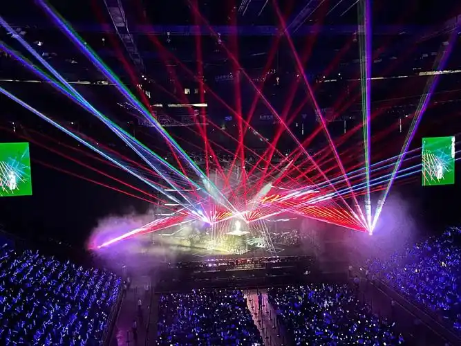 多年以后再回五棵松居然是看老张演唱会! - 抖音