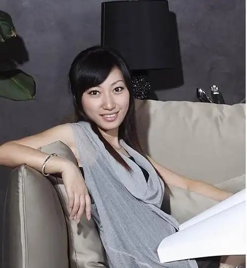 据悉,钱琳琳前夫是素有中国"棋坛少帅"美誉的围棋九段郑弘.