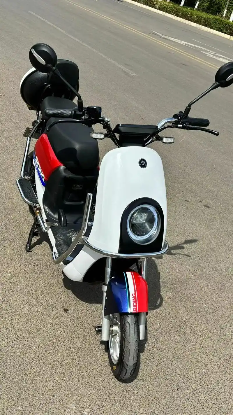 昆明二手电动车 粉丝 479 获赞 1966 关注 精品爱玛国标车 48v锂电