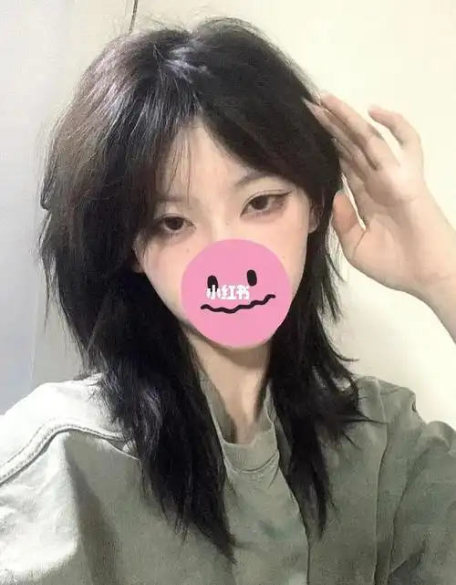 想要发型好打理,弯度是必不可少的,卷度不用太多,c卷烫型不烫卷～92