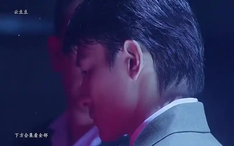 为您推荐: 《龙在边缘》不愧是曾经的黑帮大佬,刘德华一个眼神让对方