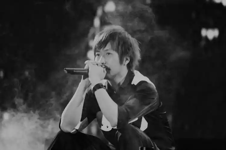 最喜欢看阿信唱歌时的样子