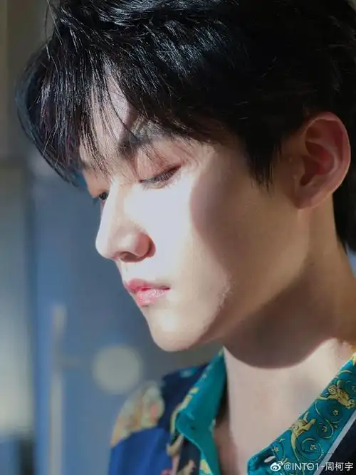 周柯宇侧颜##周柯宇阳光侧颜照