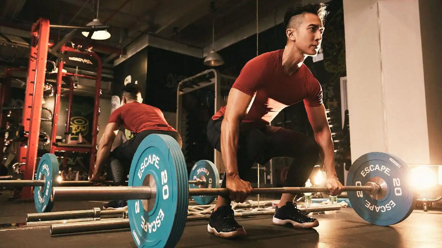 吴尊帅气红衣运动高清壁纸