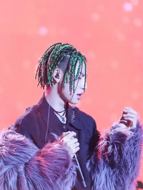 小鬼王琳凯七彩脏辫集合楼