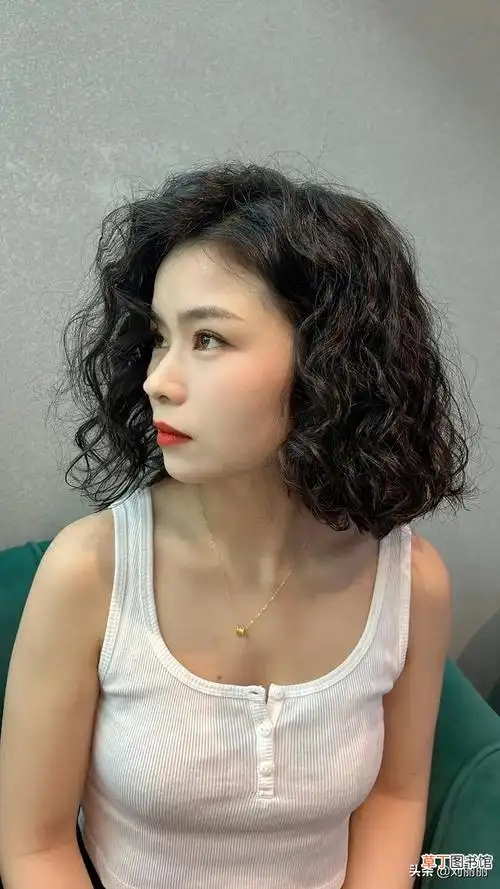 最火女士短发14款 中短卷发发型2022