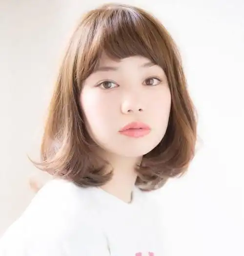 瘦脸显脸小的4款发型,都是很洋气的