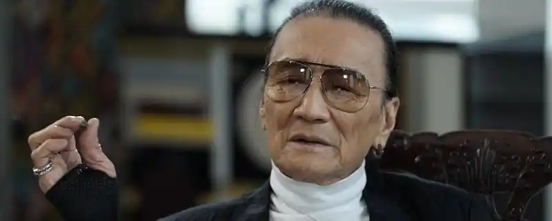 谢贤为什么老是戴眼镜