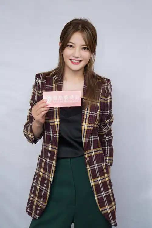 赵薇丸子头怎么扎中餐厅赵薇发型教程