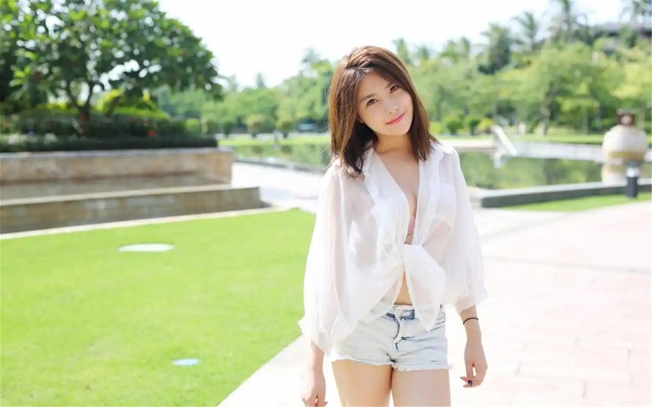 首页 桌面壁纸 美女壁纸 嫩模赵小米kitty运动性感写真ipad壁纸图片