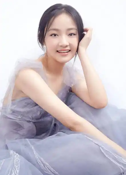 她在这部电视剧里面扮演的角色是清越.