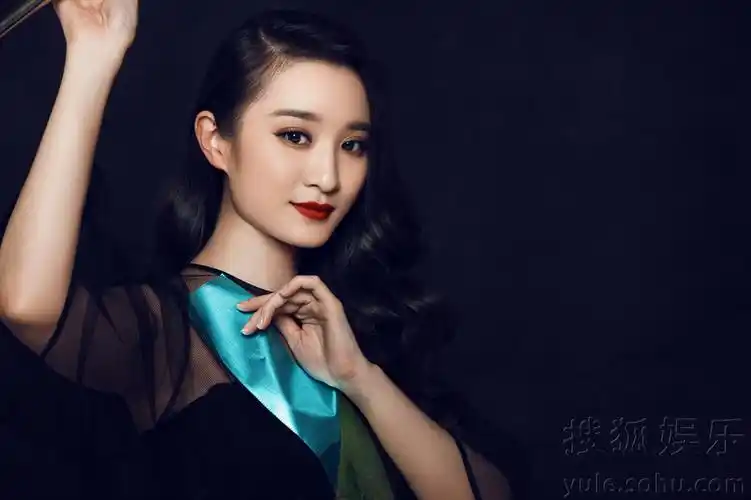 【林好曝祖新写男真 高冷留范演绎初夏复古】