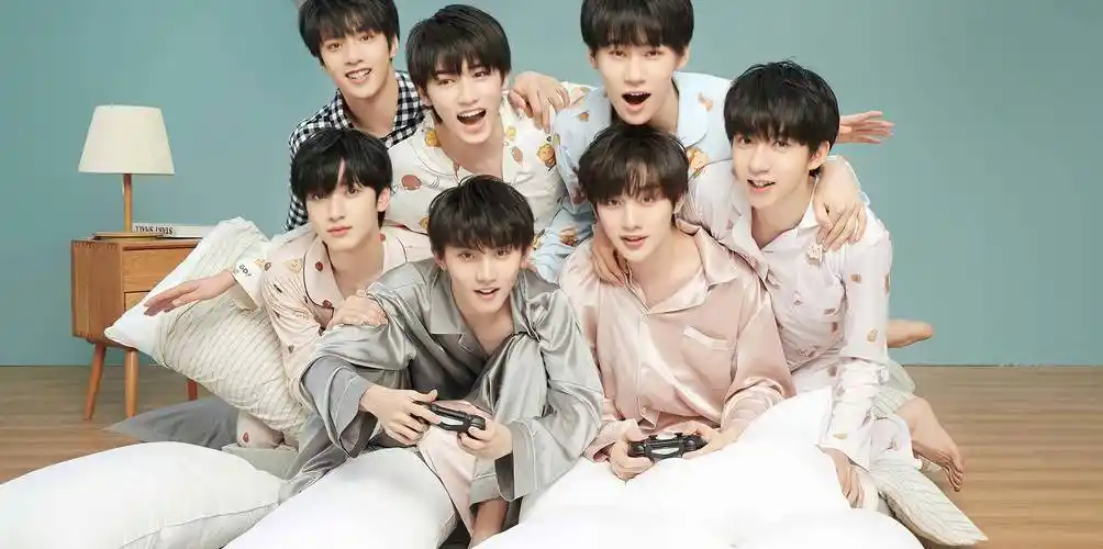 男孩七人组已经成为清孔成长的典范,当时被称为tfboys的师弟团队,成为