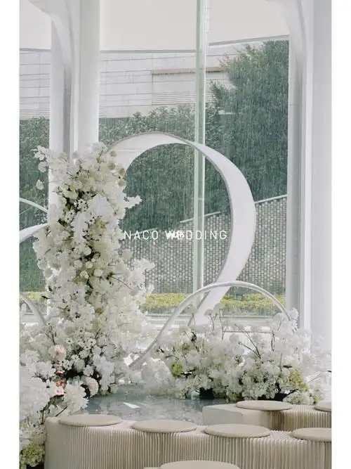 纯白色婚礼现场