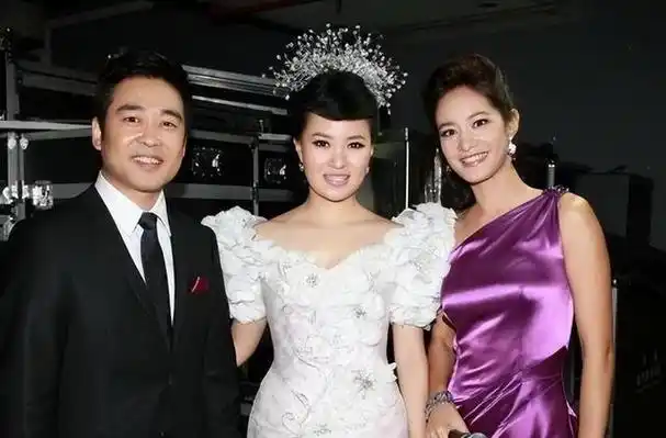 她是第一位博士级歌唱家上过12次春晚丈夫的身份更是深藏不露