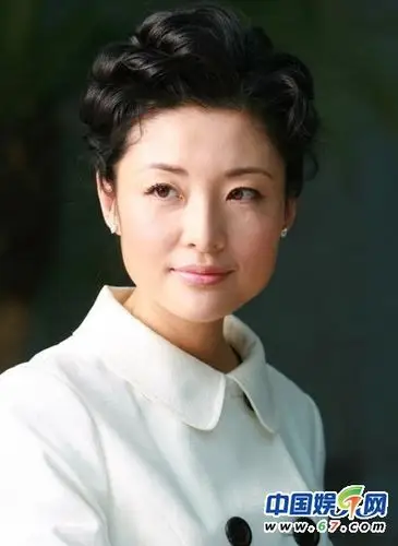 央视女神频频网络走红新旧女主播正面pk