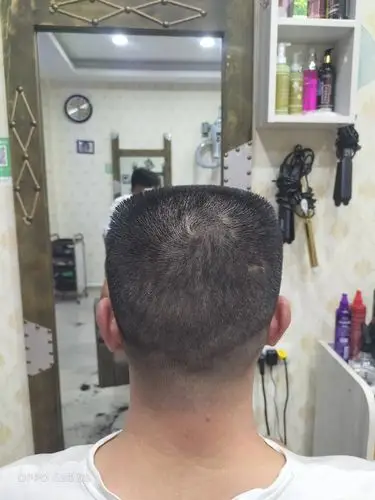 男士剪平头能体现出阳刚之气!更加精神与强大!