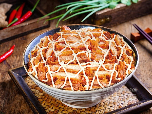 沙拉脆皮鸡饭图片