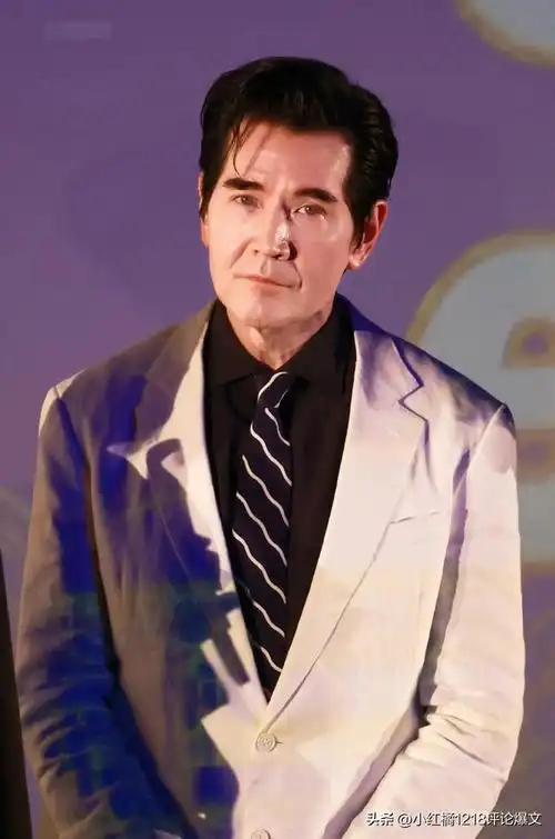 疑惑 费翔官方身高191,看图只比黄渤高一点?管虎难不成高两米?